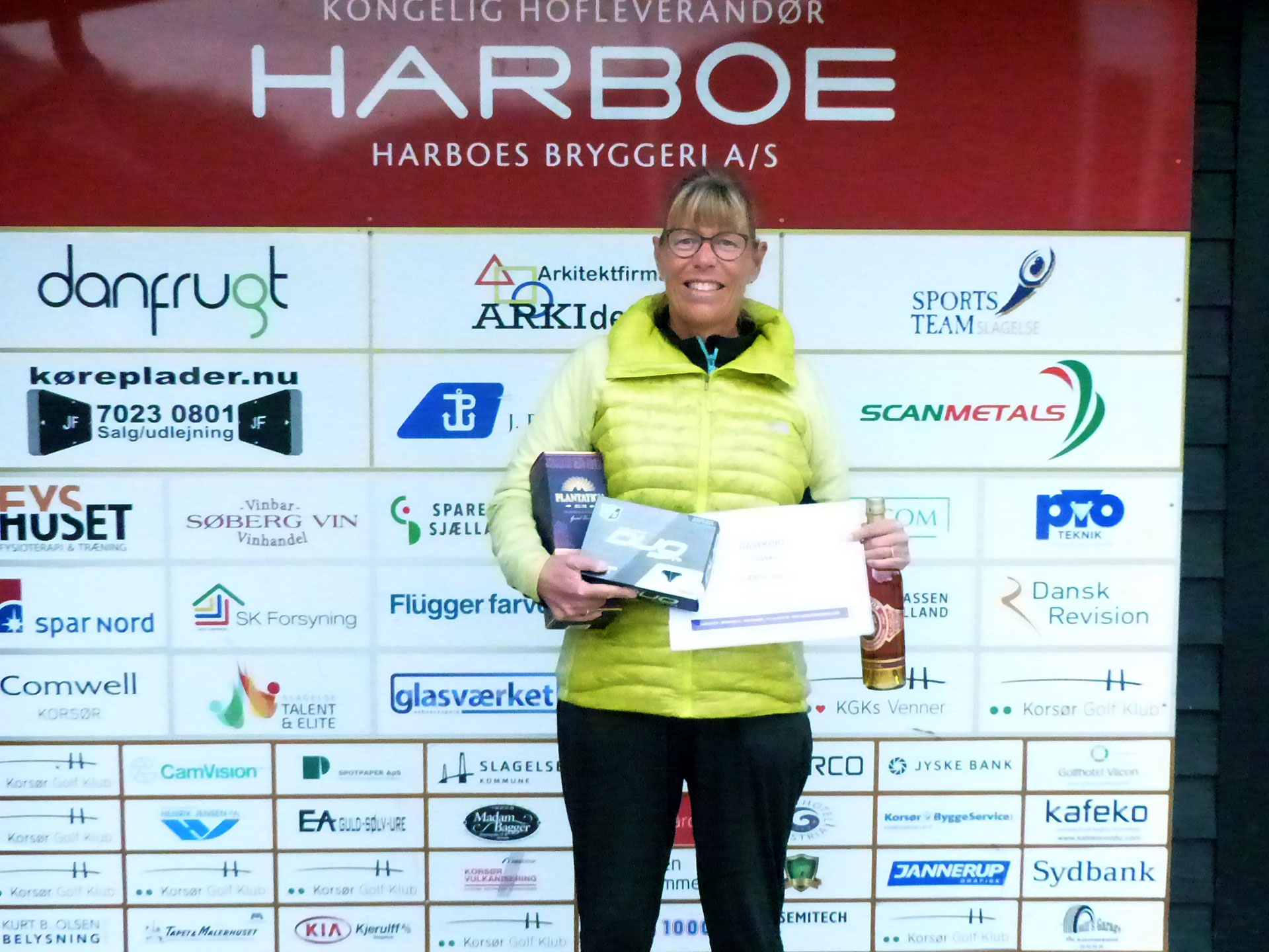 hole-in-one-hanne-klausen-1920x1440-1